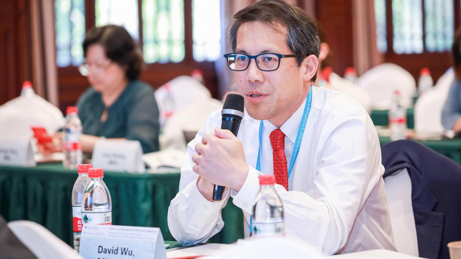 David Wu, MD, asked questions during the 2019 symposium.