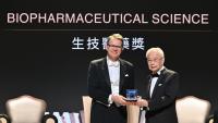 Michel Sadelain receives the Tang Prize in Biopharmaceutical Science on stage in Taipei.